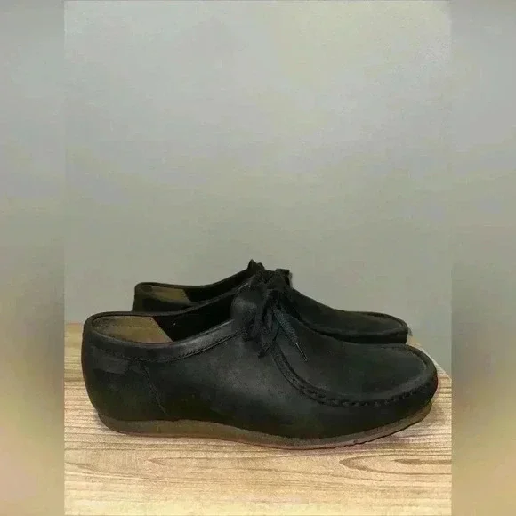 Clarks Wallabees Low Men’s Sz 9.5 Matte Black Leather RARE Vibram Sole NICE - Picture 1 of 6